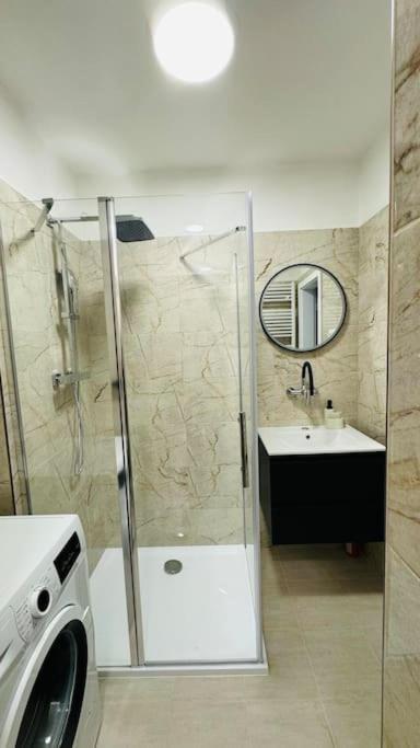 Modern In Old Town Apartment *