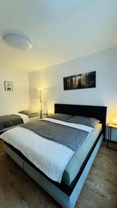 Modern In Old Town Apartment *